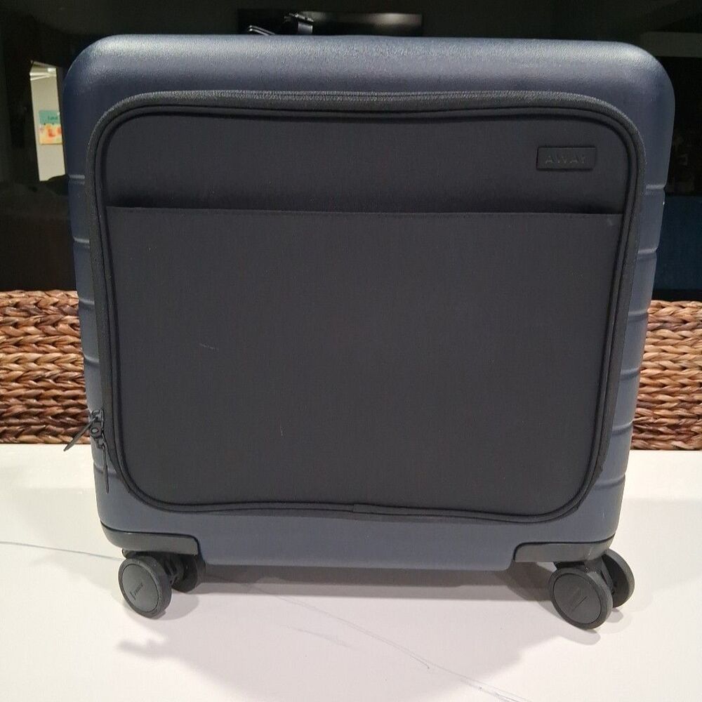 Away Brand The Daily Carry On Navy Blue Hardshell Spinner 4 Wheel Suitcase 17"